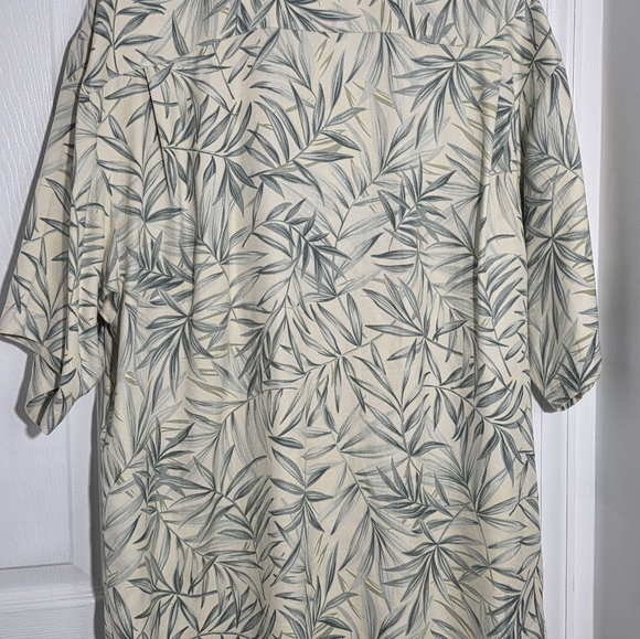 Tommy Bahama Silk Floral Camp Shirt Size Large Short Sleeves Chest 24" - Picture 4 of 6